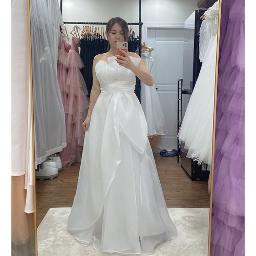 “샤르망 화이트 웨딩드레스 대여, 특별한 날을 완벽하게 만들어줄 필수템”